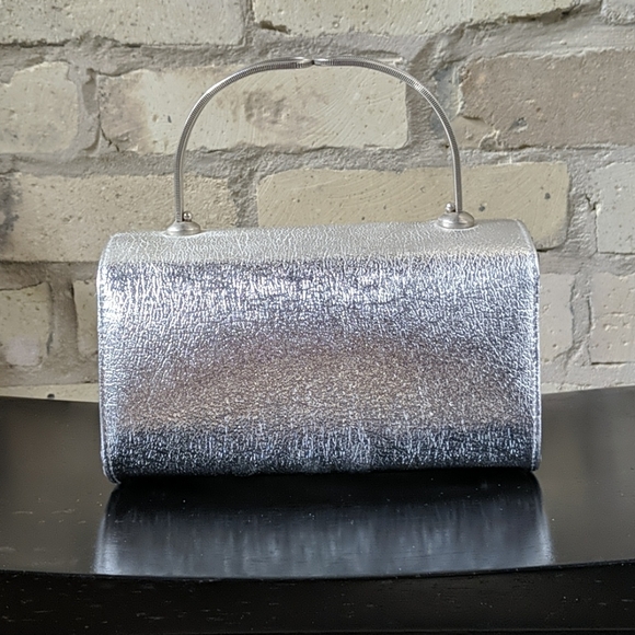 Vintage Silver Metal Handle Purse - Picture 4 of 9